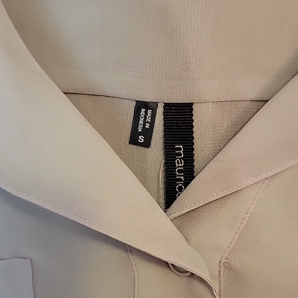 Light Gray 1/2 button up S - Picture 2 of 5